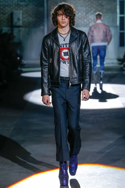 Look 25